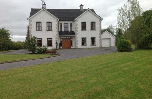 Enniskillen Casa | The White House