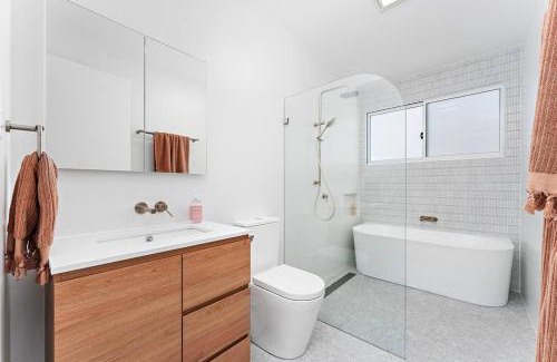 Corrimal Casa | The White House near beach & shops