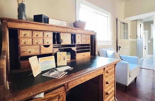 Paonia Casa | The White House on Niagara - Only 1 block from downtown with an orchard view!