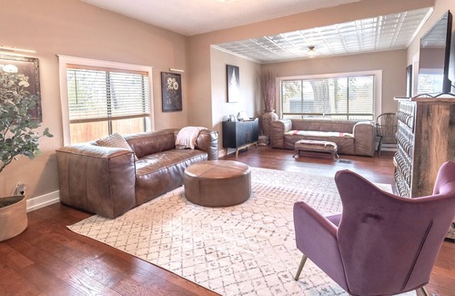 Paonia Casa | The White House on Niagara - Only 1 block from downtown with an orchard view!