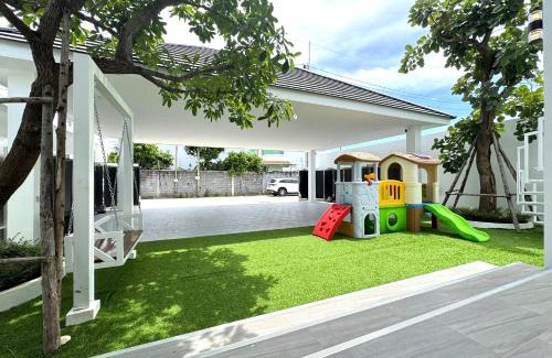 Na Kluea Villa | The White House Pool Villa Pattaya