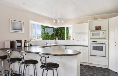 Wharewaka Cabaña | La Casa Blanca - Taupo Holiday Home