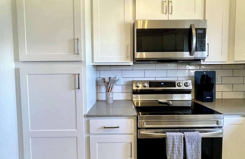 Papillion Casa | The White Pine Modern, Spacious with garage