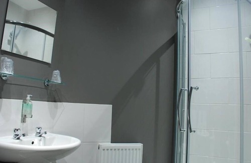 Yeadon Casa | The White Swan
