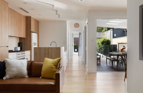 Cooks Hill Casa | The Willows - family holiday home with swimming pool