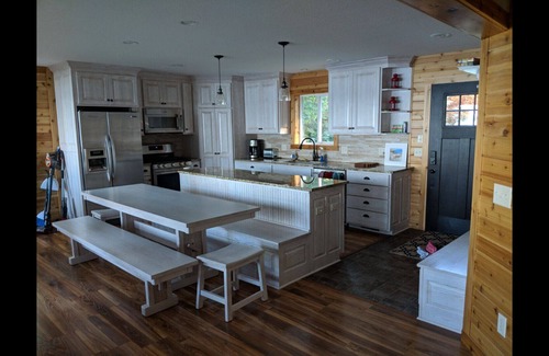 Hayward Casa | The Wolf Den @ Grindstone Lake