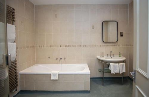 Sidcot Hotel | The Woodborough Inn