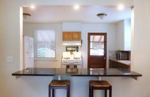 Woodbine Casa | The Woodbright - Cozy Digs - Easy Access to City - Pet Friendly