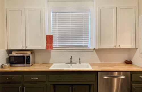 Woodbine Casa | The Woodbright - Cozy Digs - Easy Access to City - Pet Friendly