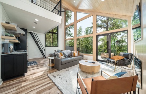 Hot Springs Cabina | The Woodcutter Cabin, Hot Tub, Mountain