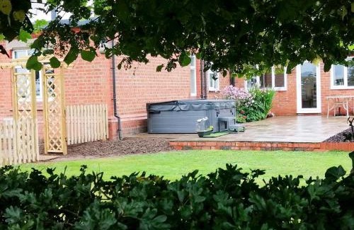 Malpas Casa | The Woodlands Farmhouse