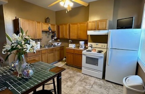 Woodlawn Apartamento | The Woodlawn Oasis is an absolutely beautiful newly rehabbed apartment!