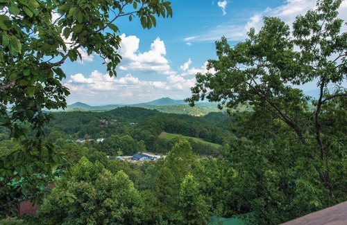 Sevierville Cabina | The Woodsy Rest
