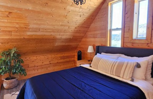 Hurricane Otro | The Woody Cabin