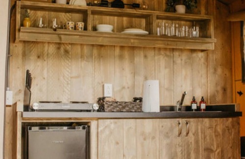 Flag Pond Cabina | The Woody Unit 6 - Glamping Retro