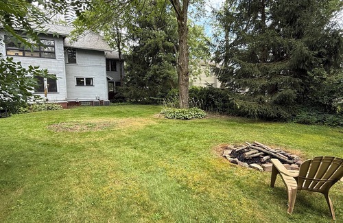 Warren Casa | The Wright House, A Stunning, BIG, 4-Bedroom in Warren, Century Home Restored!