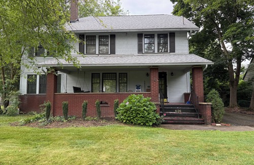 Warren Casa | The Wright House, A Stunning, BIG, 4-Bedroom in Warren, Century Home Restored!