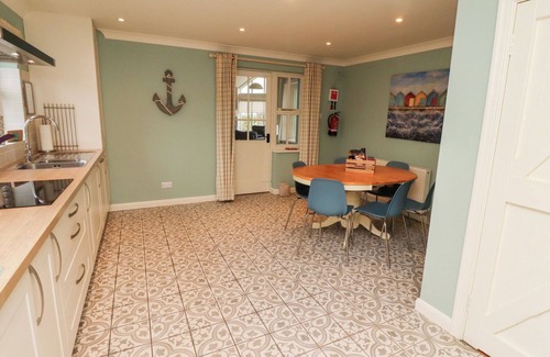 Bamburgh Cabaña | THE WYND, family friendly, country holiday cottage in Bamburgh