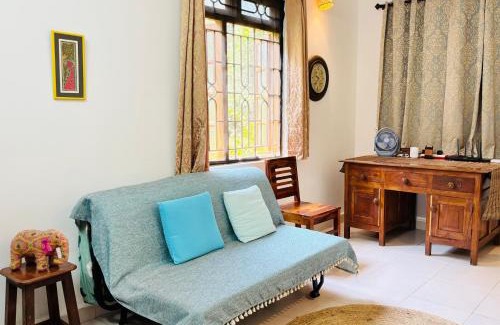 Mandrem Casa | The YelloMello House 1BHK fast Wi-Fi AC Pet-Friendly Cosy Cottage