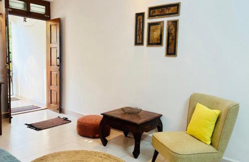 Mandrem Casa | The YelloMello House 1BHK fast Wi-Fi AC Pet-Friendly Cosy Cottage