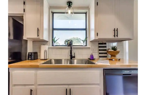 Norman Casa | The Yellow Door - West Side Norman Retreat & Pool