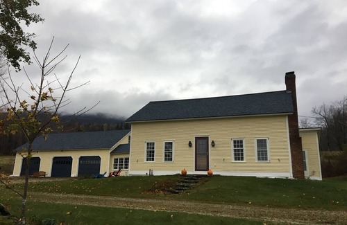 Mendon Casa | The Yellow Farmhouse (9 millas de Killington K-1 Lodge y 3 millas de Pico)
