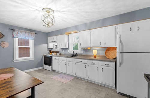 Waterloo Casa | The Yellow Haus, 3 bedrooms, close to downtown Waterloo!