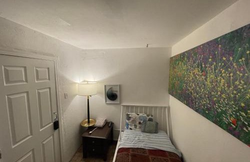 North Las Vegas Casa | The Yellow Penthouse LLC