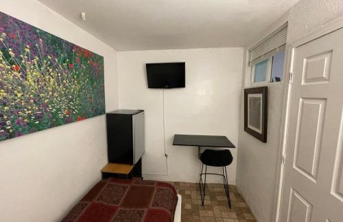 North Las Vegas Casa | The Yellow Penthouse LLC