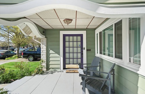 Civic Center Cabaña | The Zen Den - Stockton, Ca