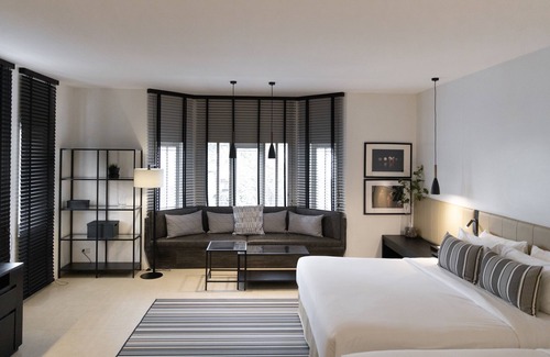 Siriraj Hotel | Theatre Residence