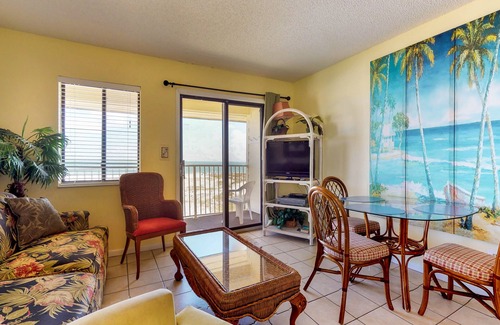 Fort Morgan Condominio | Third floor ocean view condo with shared pool, hot tub, and beach access