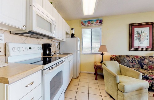 Fort Morgan Condominio | Third floor ocean view condo with shared pool, hot tub, and beach access