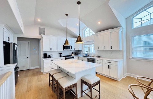 Sea Isle City Casa | This 6 bedroom/4.5 bath home is centrally positioned in a family friendly location