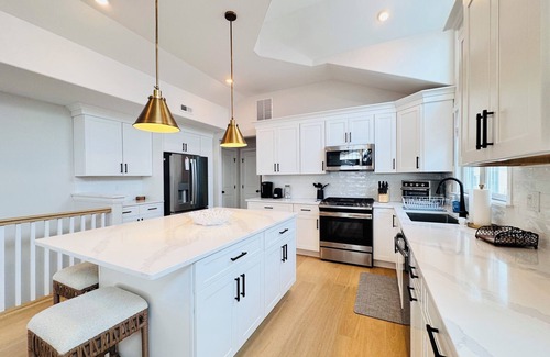 Sea Isle City Casa | This 6 bedroom/4.5 bath home is centrally positioned in a family friendly location