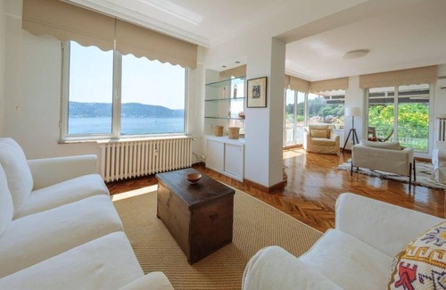 Bebek Apartamento | This apartment is a 3 bedroom(s), 1.5 bathrooms, located in Beşiktaş, İstanbul.