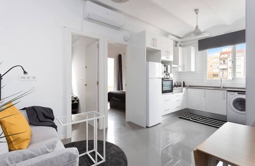 La Bordeta Apartamento | This apartment is a 2 bedroom(s), 1 bathrooms, located in Barcelona, Catalunya.