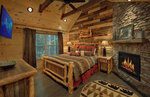 Gatlinburg - Pigeon Forge Complejo | This charming retreat comfortably sleeps 12 people!