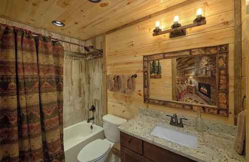 Gatlinburg - Pigeon Forge Complejo | This charming retreat comfortably sleeps 12 people!