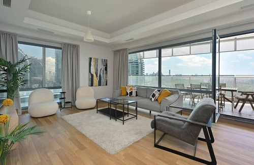 Maslak Condominio | Bright Modern 3BD/2Bath Condo Patio+Parking! #221