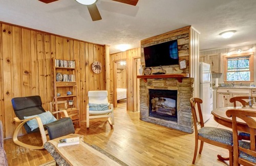 Linville Falls Cabaña | This cottage is a 2 bedroom(s), 2 bathrooms, located in Newland, NC.