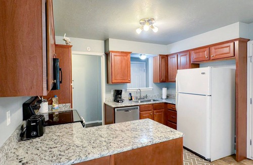 Business District Apartamento | Clean, Comfortable & Modern | Near Downtown