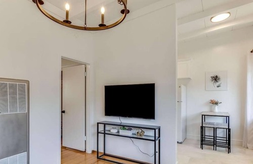 Shoreline West Casa | This house is a 1 bedroom(s), 1 bathrooms, located in Mountain View, CA.