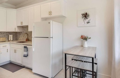 Shoreline West Casa | This house is a 1 bedroom(s), 1 bathrooms, located in Mountain View, CA.