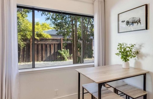 Shoreline West Casa | This house is a 1 bedroom(s), 1 bathrooms, located in Mountain View, CA.