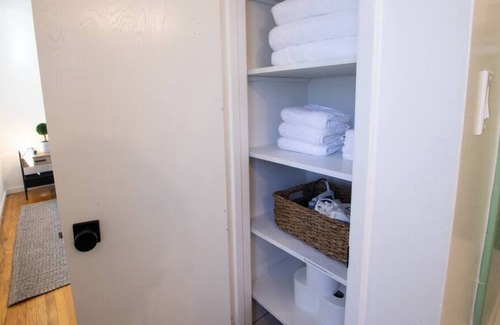Shoreline West Casa | This house is a 1 bedroom(s), 1 bathrooms, located in Mountain View, CA.