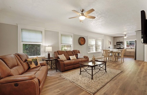 Lodi Casa | This house is a 2 bedroom(s), 2 bathrooms, located in Lodi, CA.