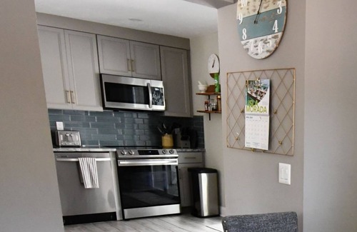 Park East Casa | This house is a 3 bedroom(s), 1 bathrooms, located in Sarasota, FL.