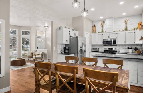 Northwest Boise City Casa | This house is a 3 bedroom(s), 2 bathrooms, located in Boise, ID.