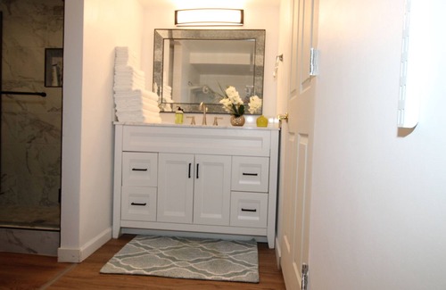 Mercer Island Casa | This house is a 3 bedroom(s), 3 bathrooms, located in Mercer Island , WA.